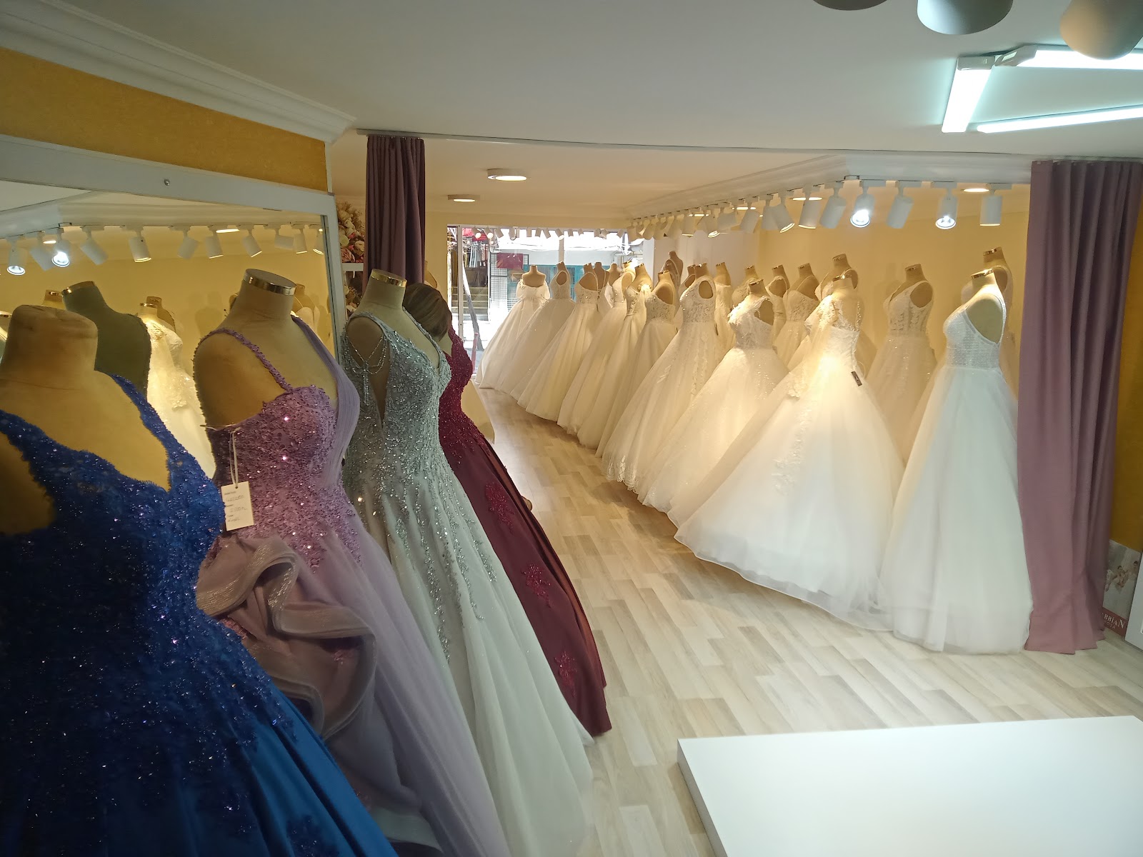 Esra Gelinlik | Tekirdağ Gelinlik, Abiye, Nişanlık