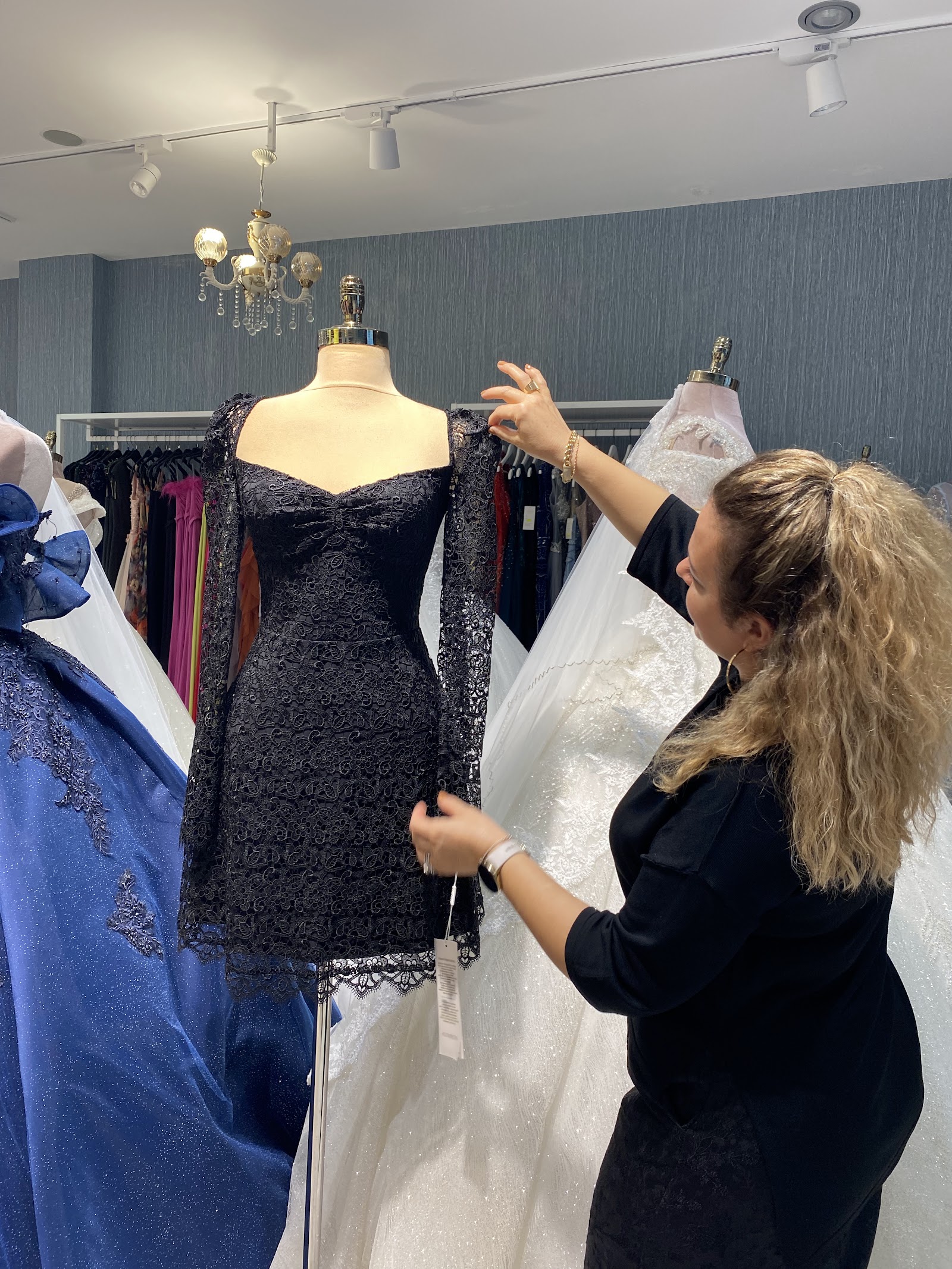 MERAL MODA GELİNLİK & ABİYE HÜRRİYET ŞUBE