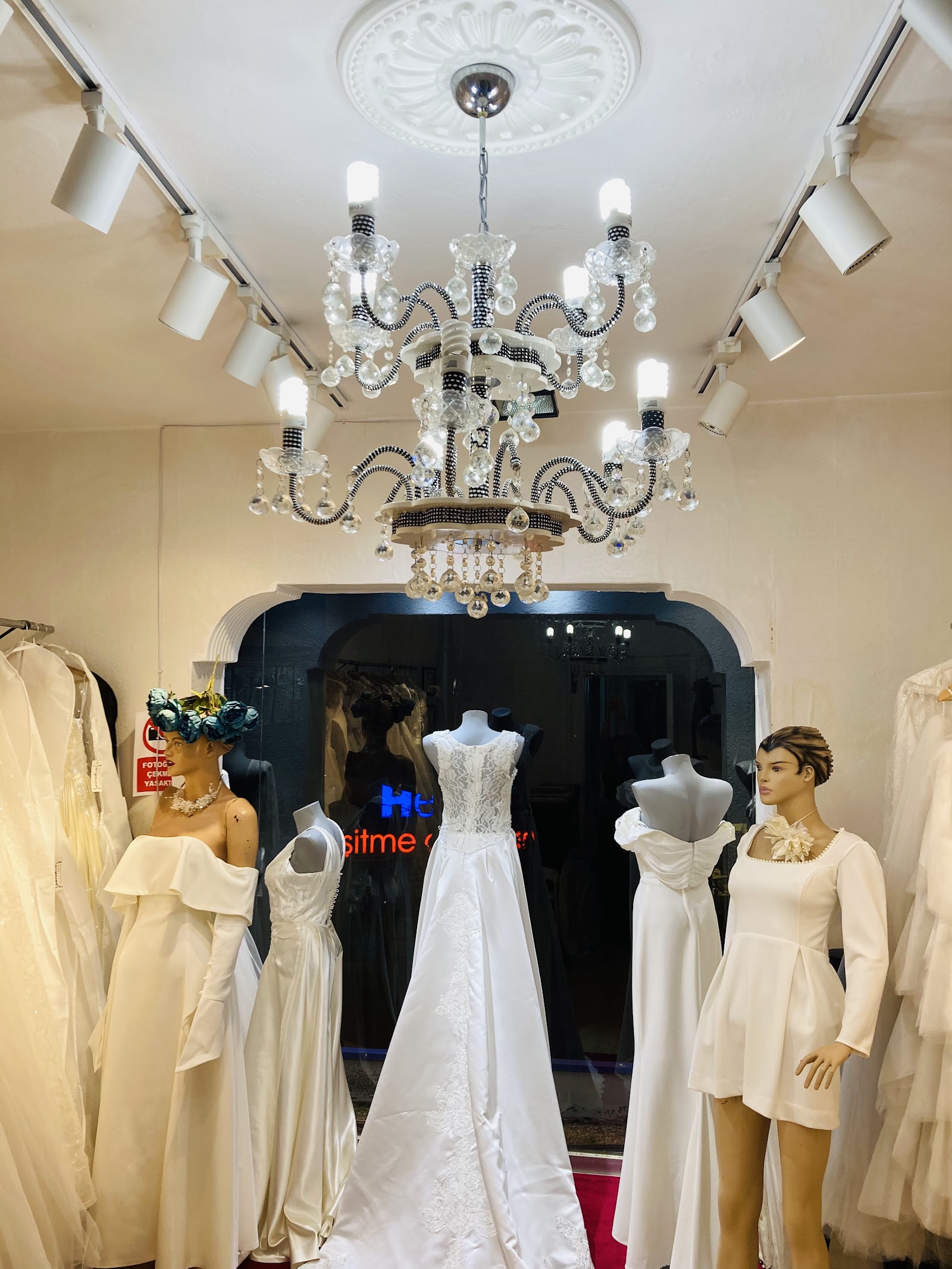 Paradise Gelinlik Moda Evi