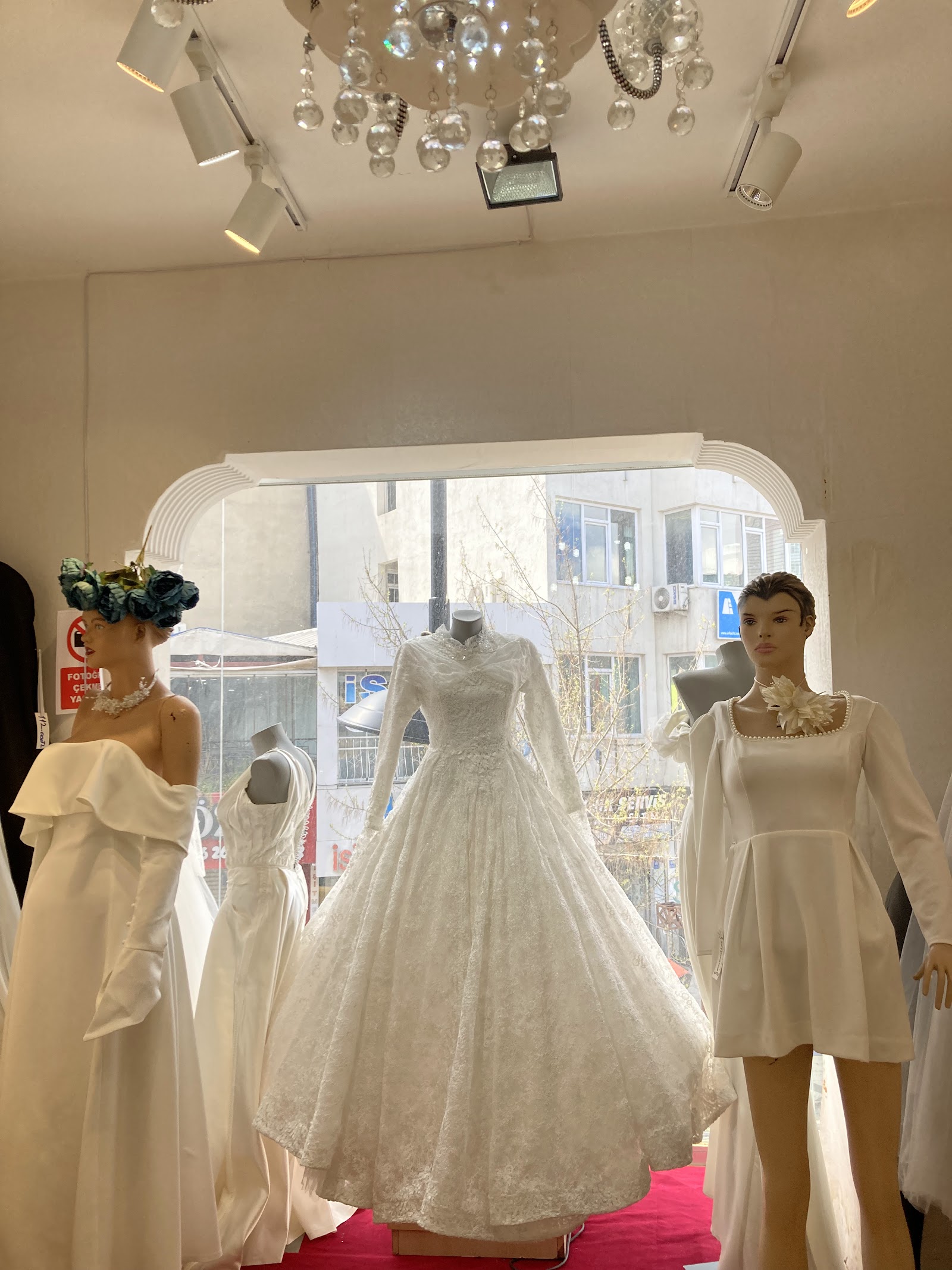 Paradise Gelinlik Moda Evi