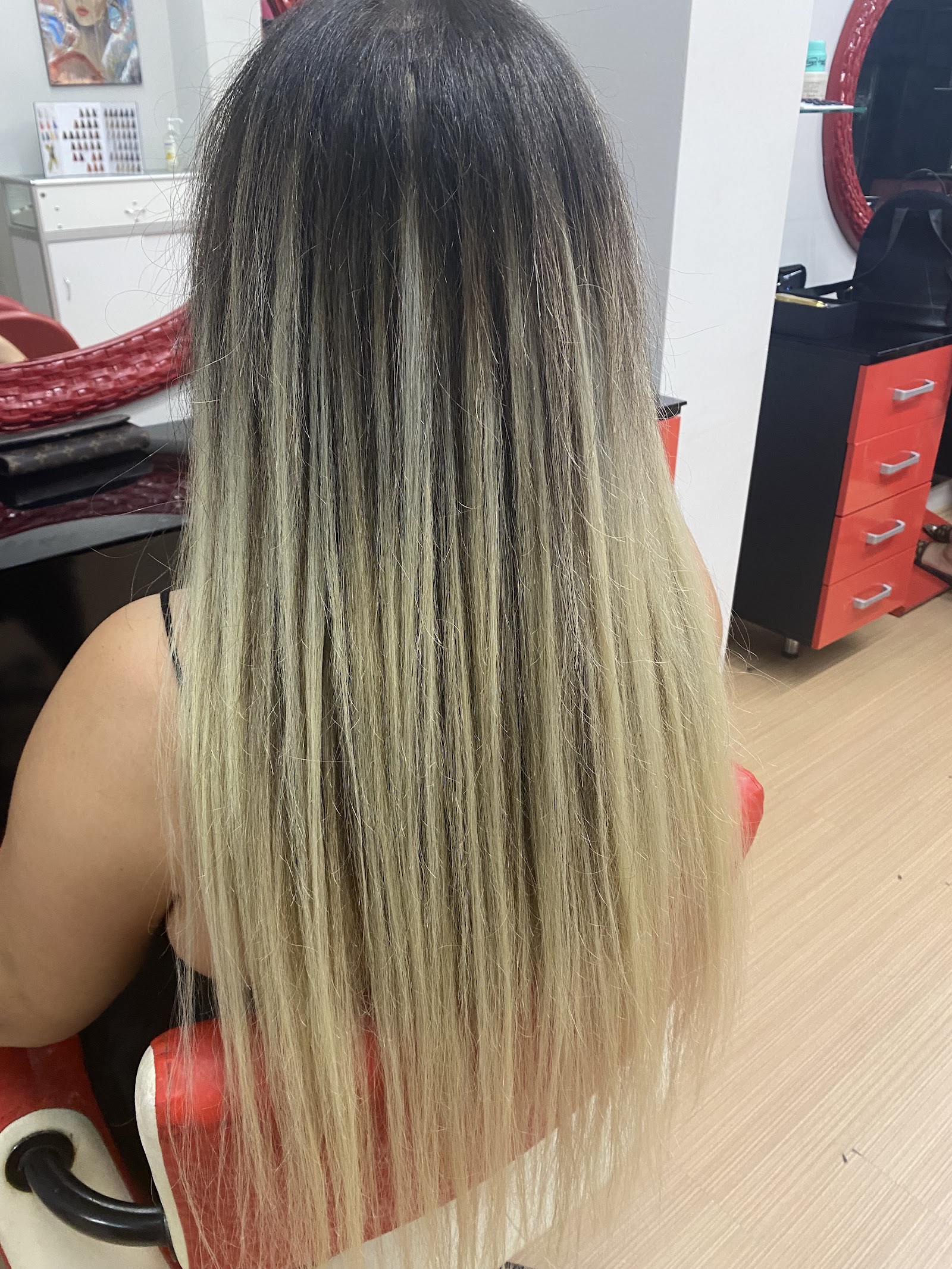 Salon Esse Bayan Kuaförü Mikro Kaynak Ve Ombre Merkezi