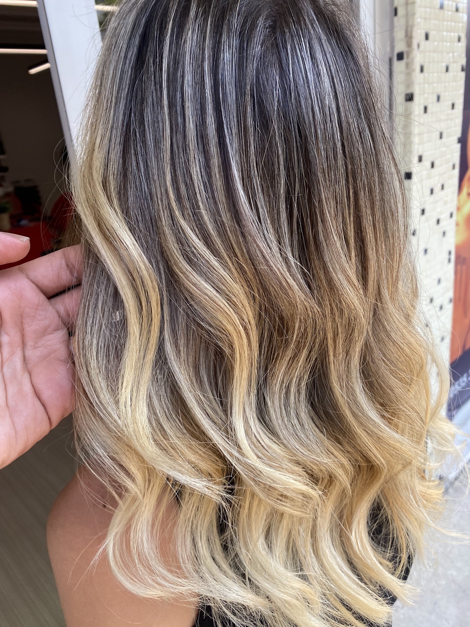 Salon Esse Bayan Kuaförü Mikro Kaynak Ve Ombre Merkezi